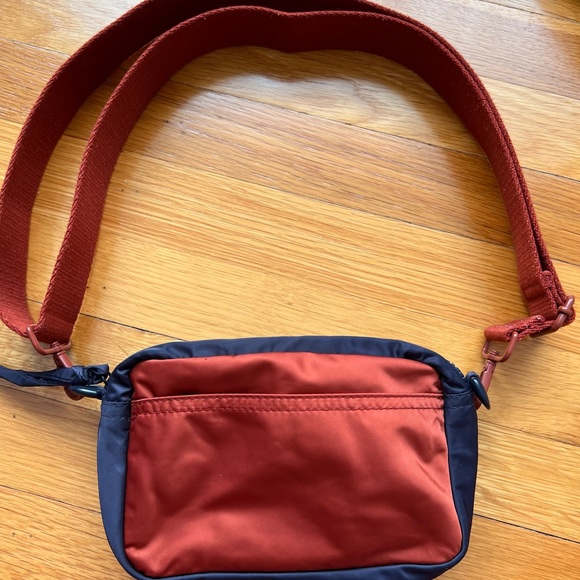 Madewell THE SPORT CAMERA BAG IN COLORBLOCK Color: DARK BALTIC MULTI - Picture 4 of 8